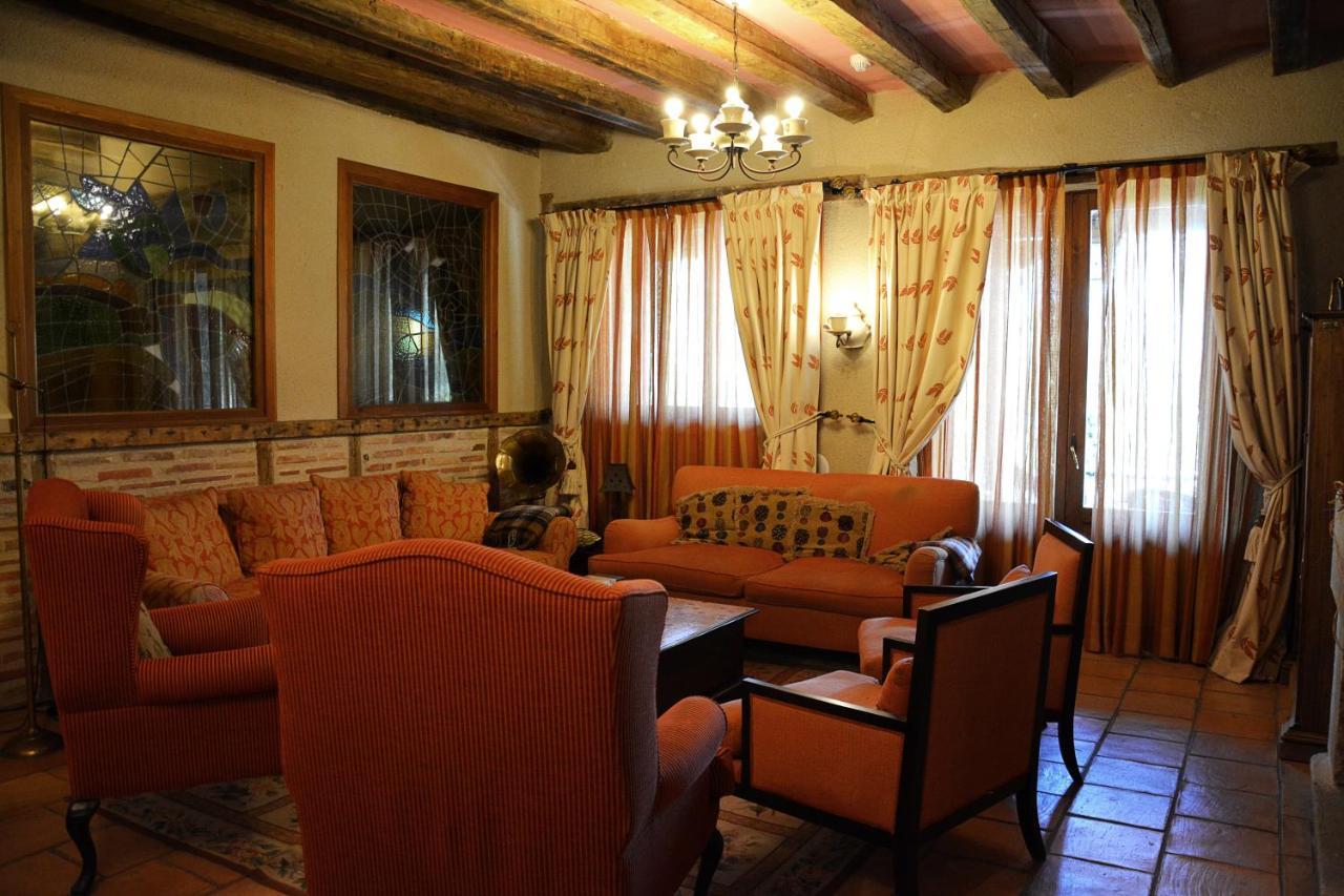 Posada Fuenteplateada Collado Hermoso Exterior photo