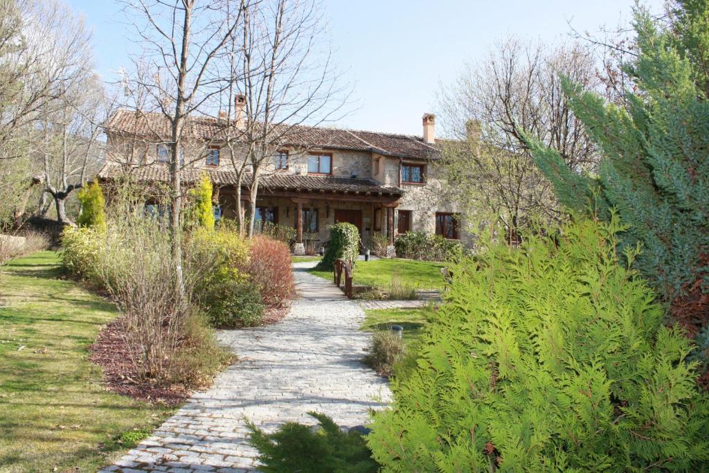 Posada Fuenteplateada Collado Hermoso Exterior photo